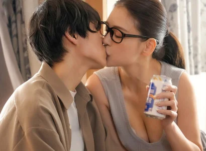 Chàng trai phát hiện bị cắm sừng được chị hàng xóm an ủi không ngừng