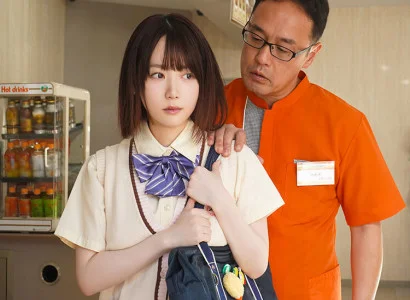 Ông quản lý đương đầu với em gái ăn cắp vặt trong cửa hàng