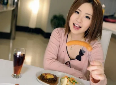 Chàng trai ăn tối xong rồi địt em