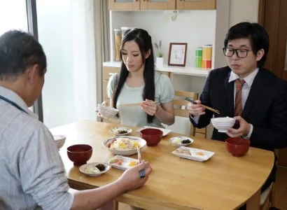 Con dâu banh vùng kín cho bố chồng ân ái